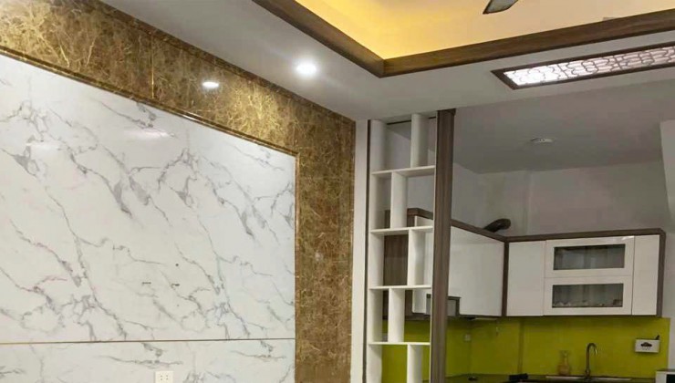 Cho thuê nhà ngõ Hòa Bình 7 MINH KHAI 35m2 x 5 Tầng 3 ngủ  x MT 4m x 13tr/tháng.
